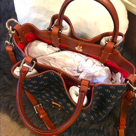 Dooney & Bourke city purse 💖 - Picture 2 of 3